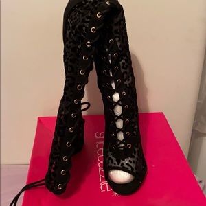 I can not fit the heels